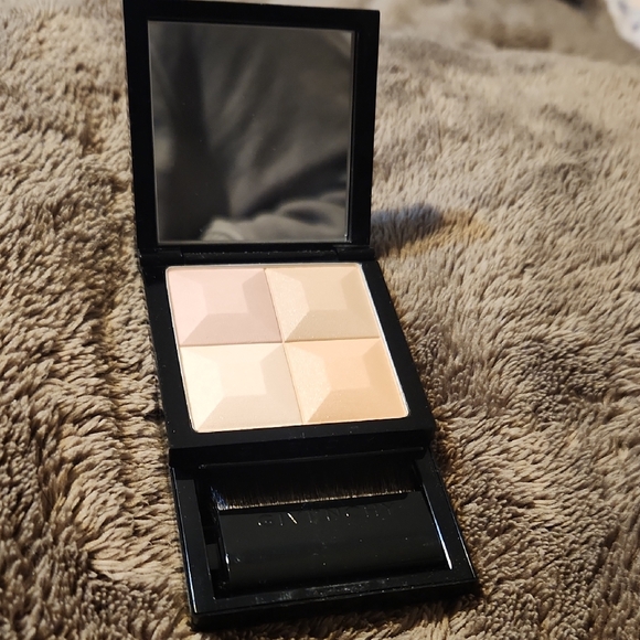 Givenchy Peach Eyeshadow - Picture 2 of 3